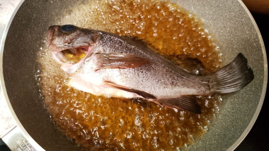 一度は作って頂きたい 9分で作るメバルとワカメの薄味煮付け おかずレシピ おさかなアウトドア